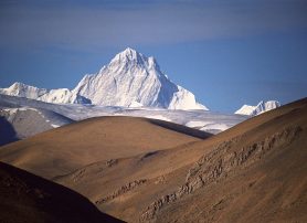  How hard is it to climb Shishapangma?