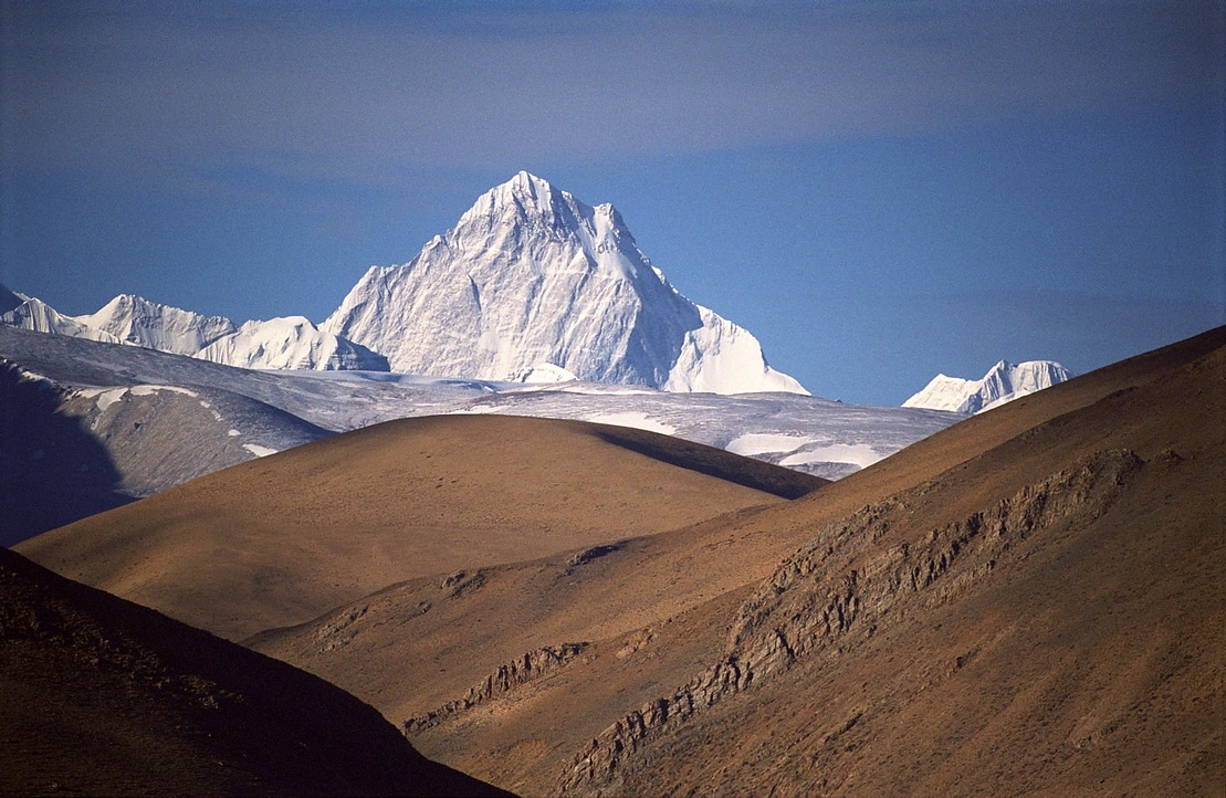  How hard is it to climb Shishapangma?